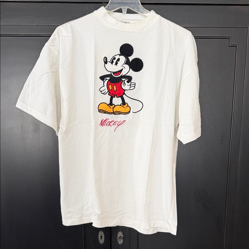 90’s Disney White embroidered Mickey Mouse Short Sleeve Tee
